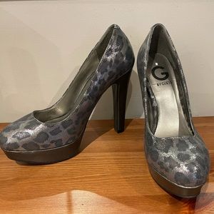 GUESS platform pumps NEVER WORN